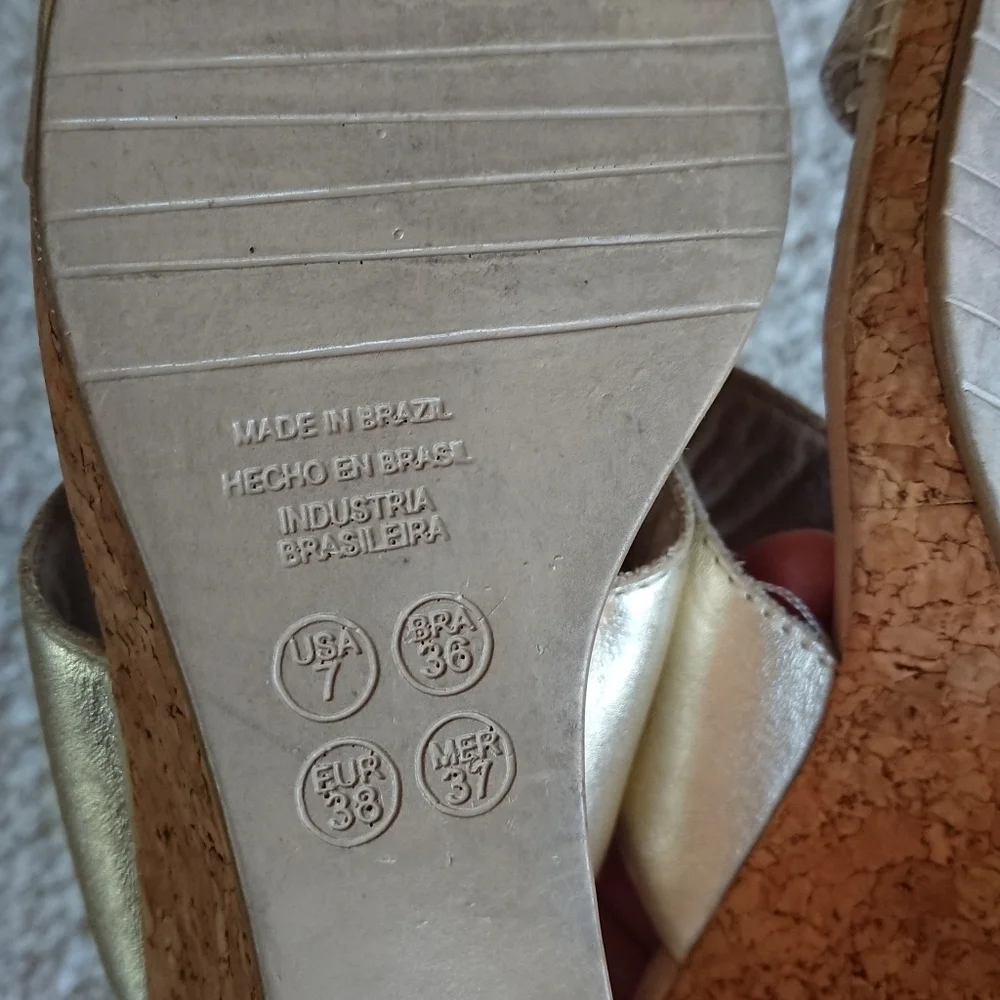 Malu gold tone Renay 2 bands Comfort Wedge Slides size 7